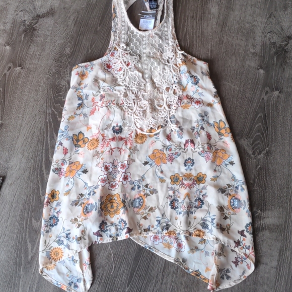 Rue21 Tops - Rue21 floral top